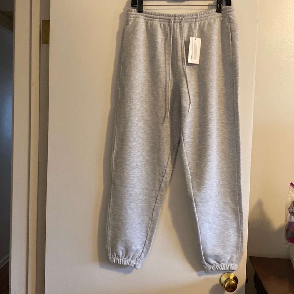 VINCE  Essential Joggers.  Light Heather Gray. NWT.